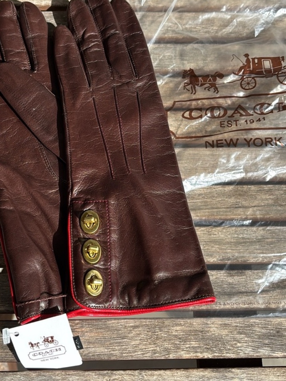 100% Authentic Coach Burgundy Leather Gloves with Gold Lock Accents - Picture 2 of 6